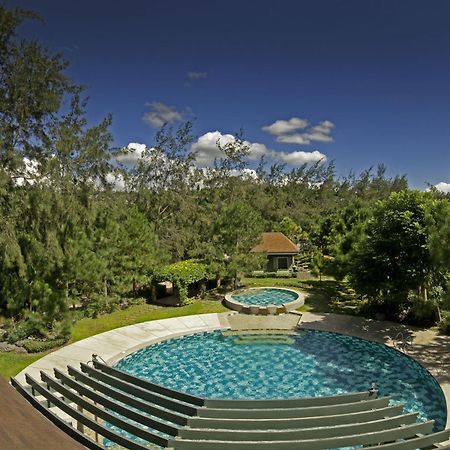 Crosswinds Resort Suites Tagaytay City Exteriör bild