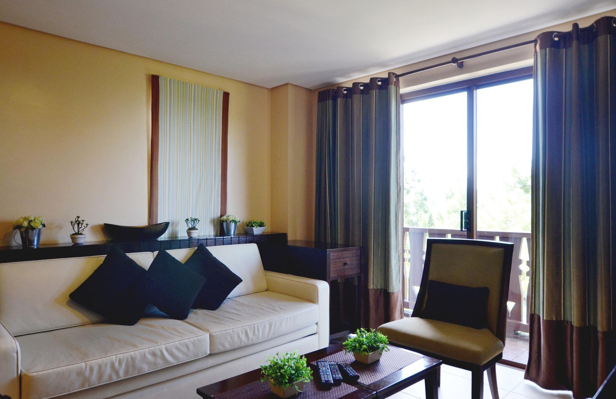 Crosswinds Resort Suites Tagaytay City Exteriör bild