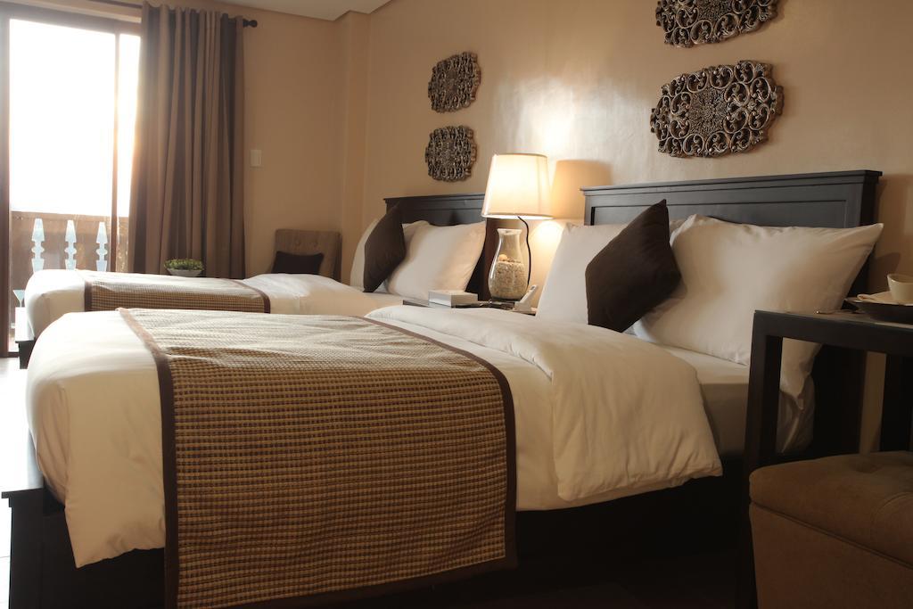 Crosswinds Resort Suites Tagaytay City Rum bild