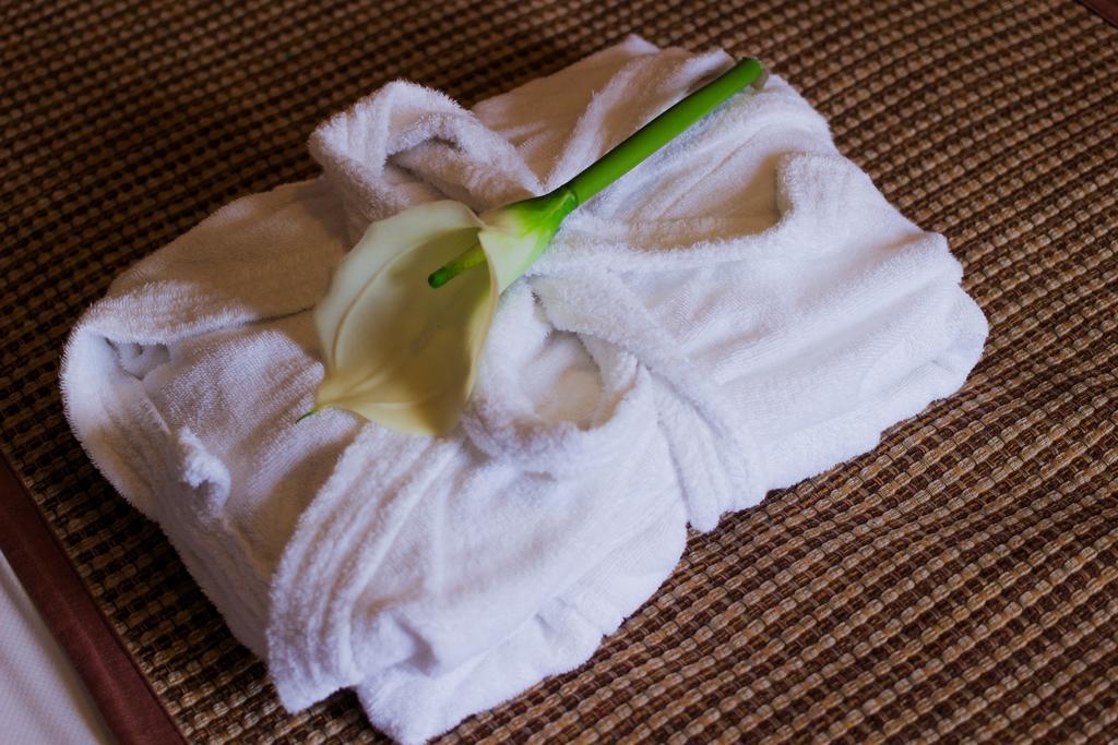 Crosswinds Resort Suites Tagaytay City Exteriör bild