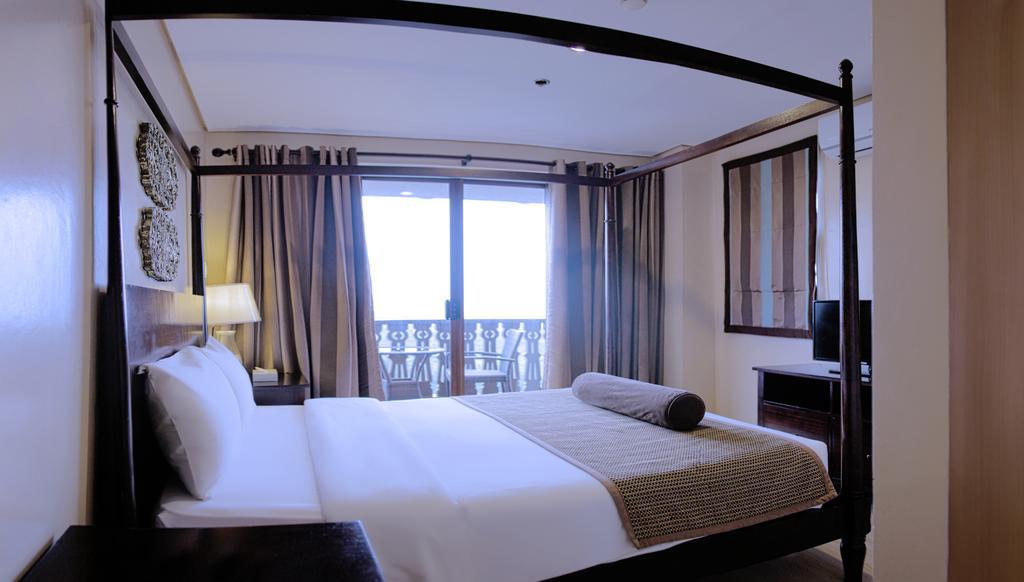 Crosswinds Resort Suites Tagaytay City Exteriör bild