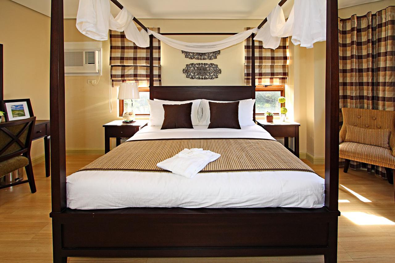 Crosswinds Resort Suites Tagaytay City Exteriör bild