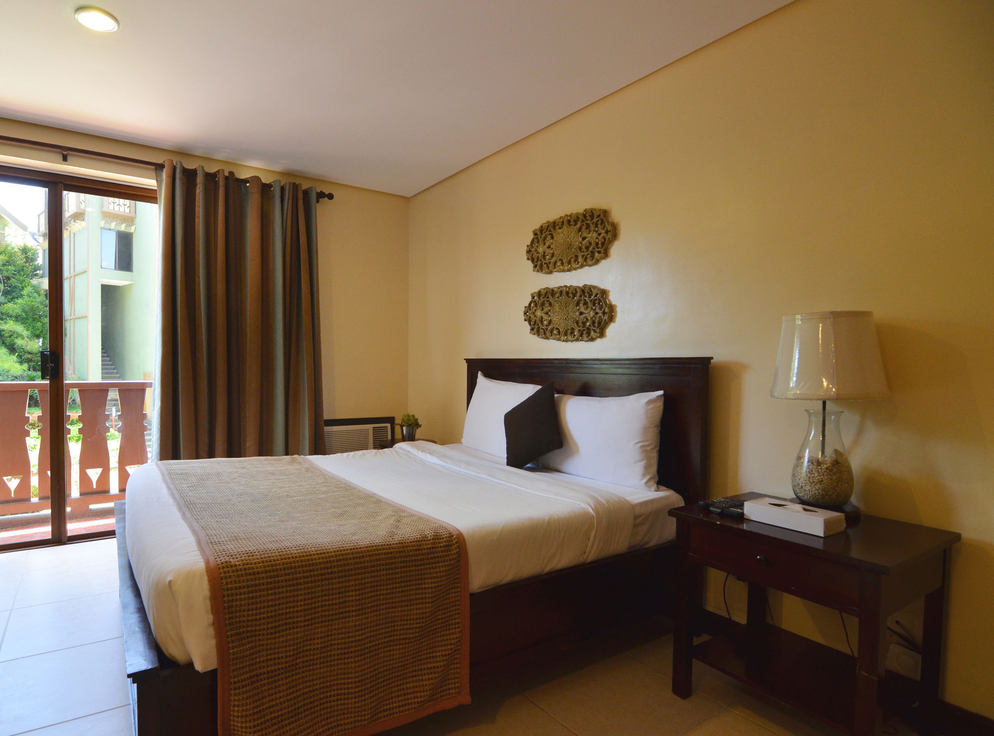 Crosswinds Resort Suites Tagaytay City Exteriör bild
