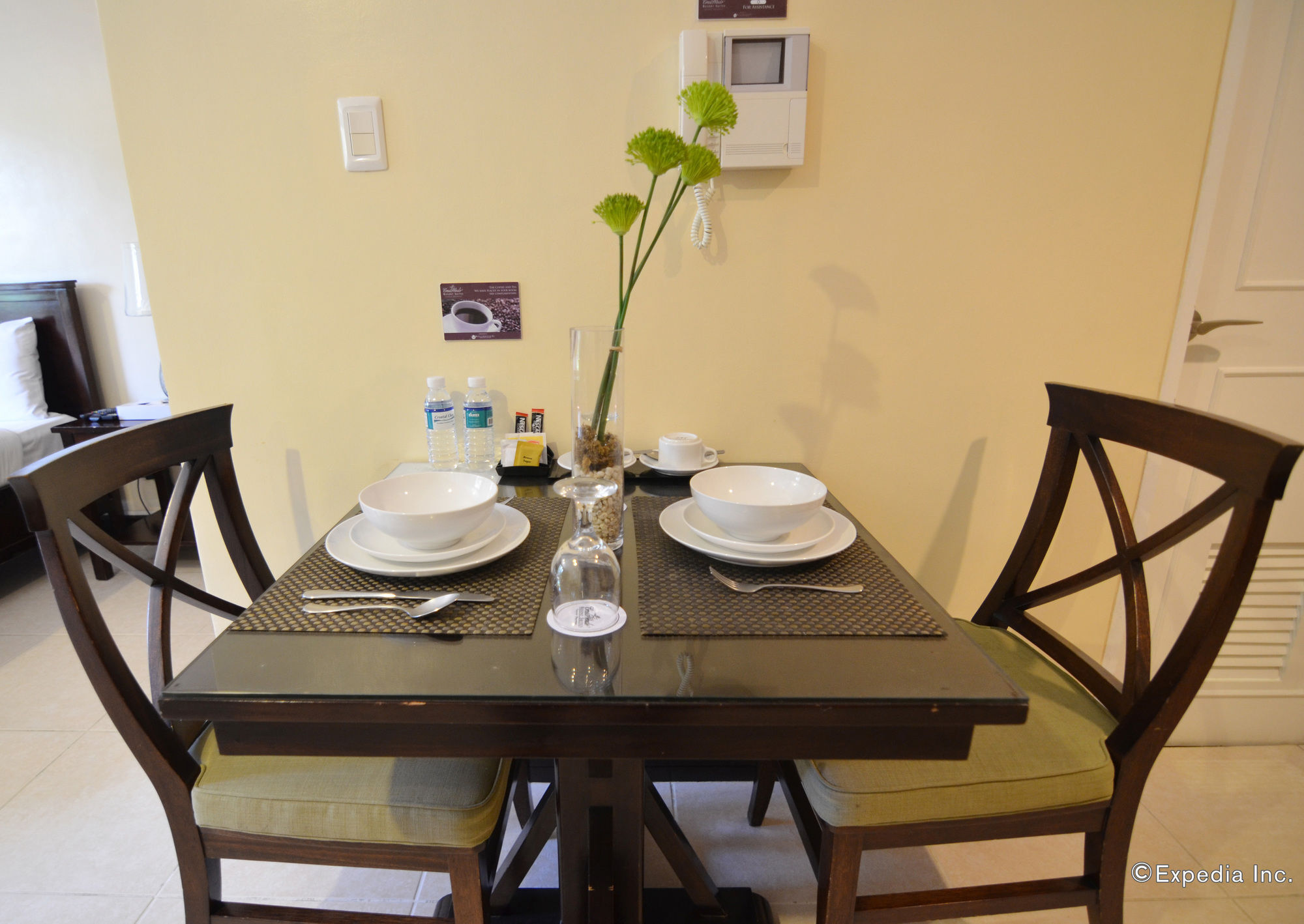 Crosswinds Resort Suites Tagaytay City Exteriör bild