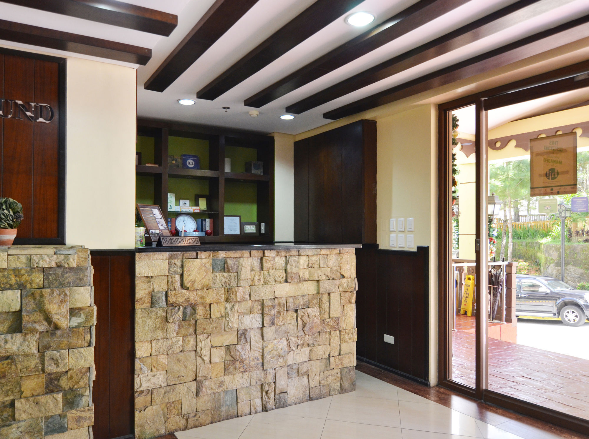 Crosswinds Resort Suites Tagaytay City Exteriör bild