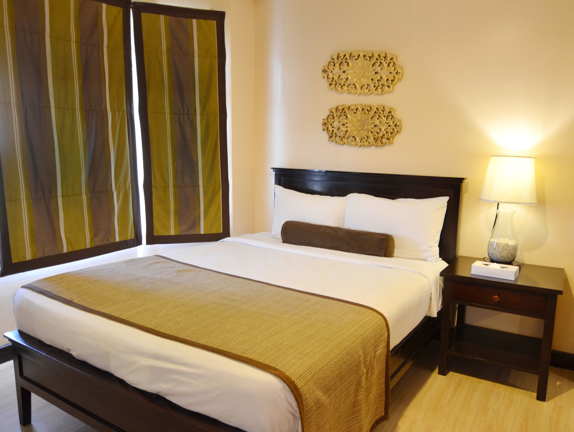 Crosswinds Resort Suites Tagaytay City Exteriör bild