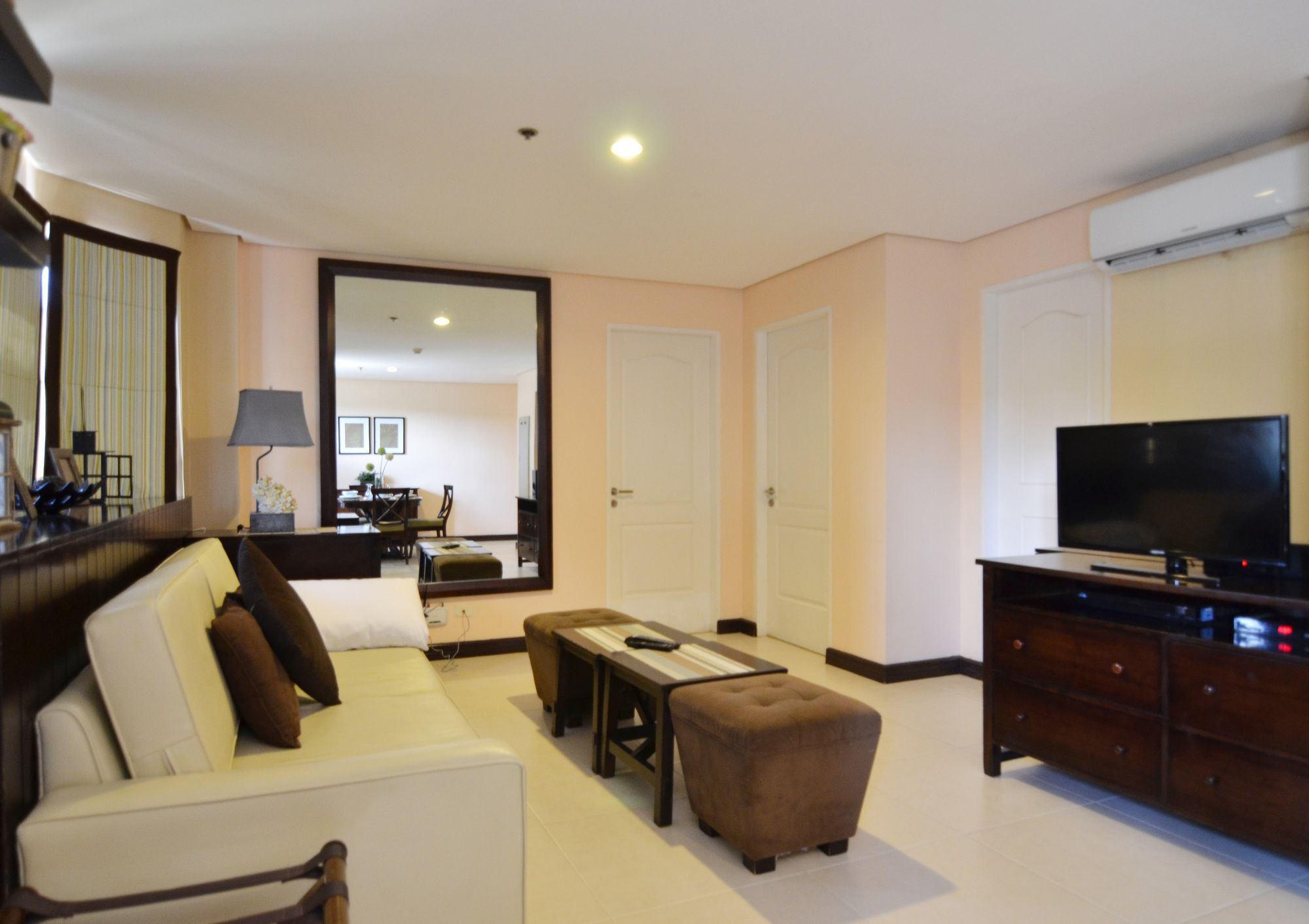 Crosswinds Resort Suites Tagaytay City Exteriör bild