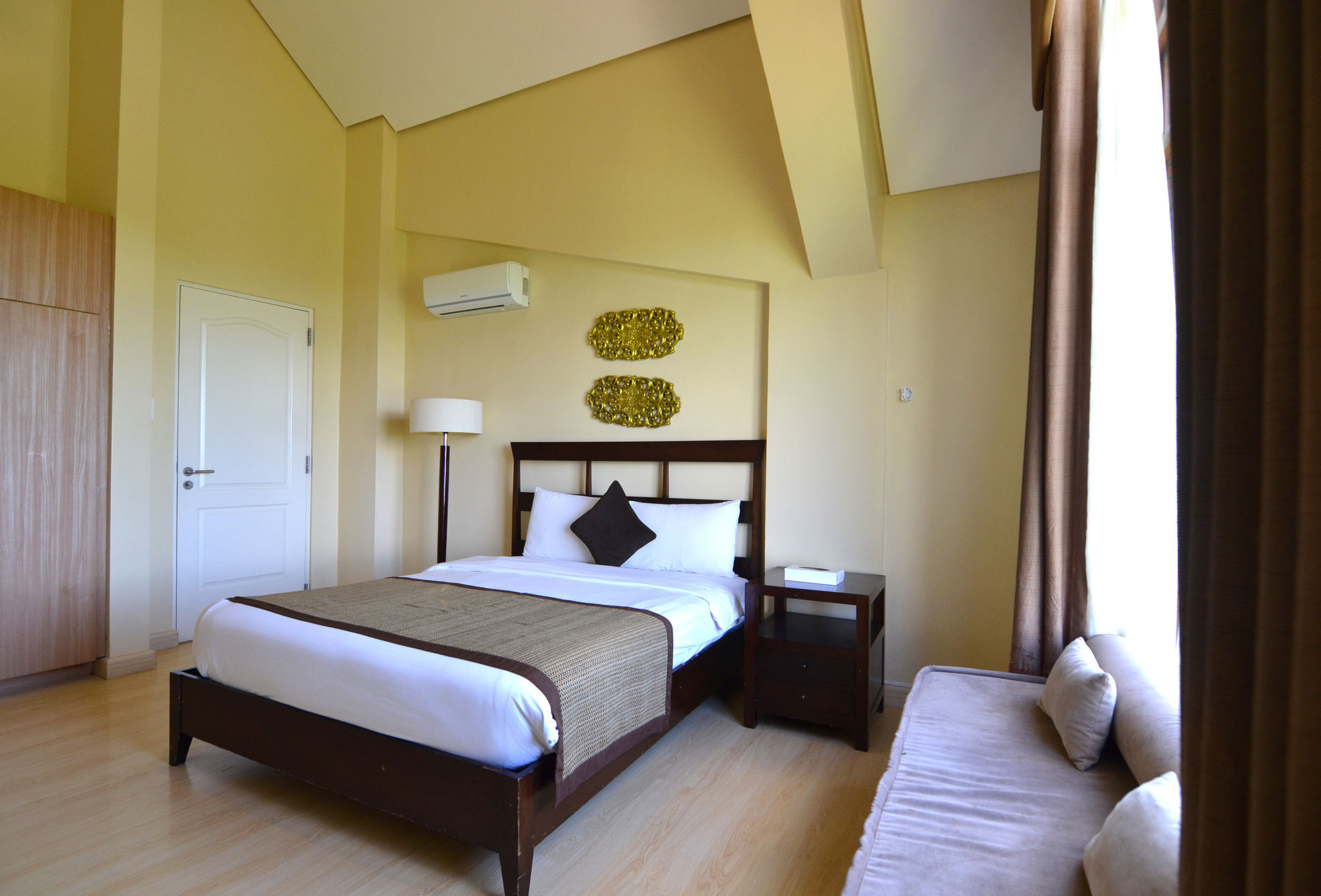 Crosswinds Resort Suites Tagaytay City Exteriör bild